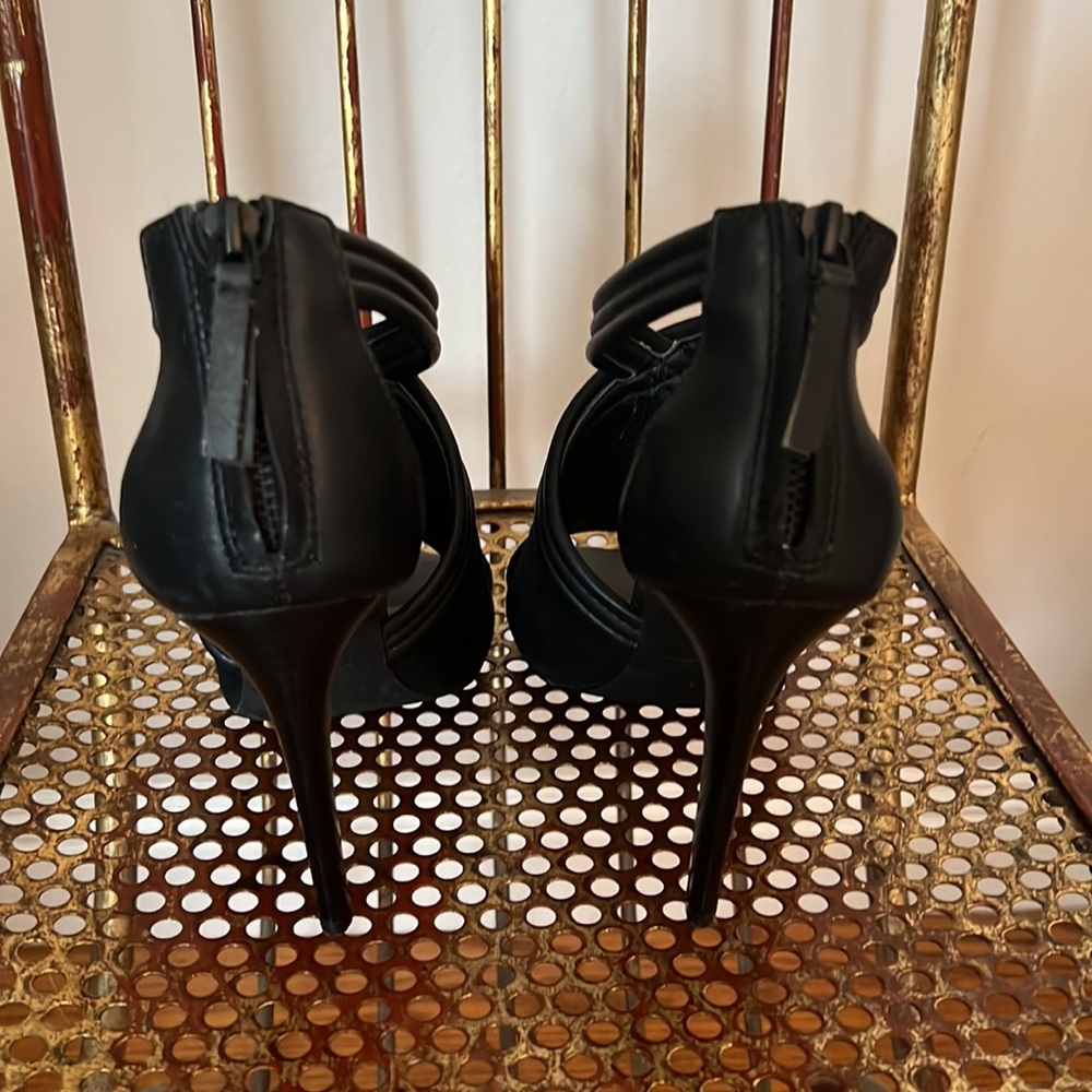 Joe’s Jeans Black Suede Peep Toe Sandal NWOT - Picture 4 of 10